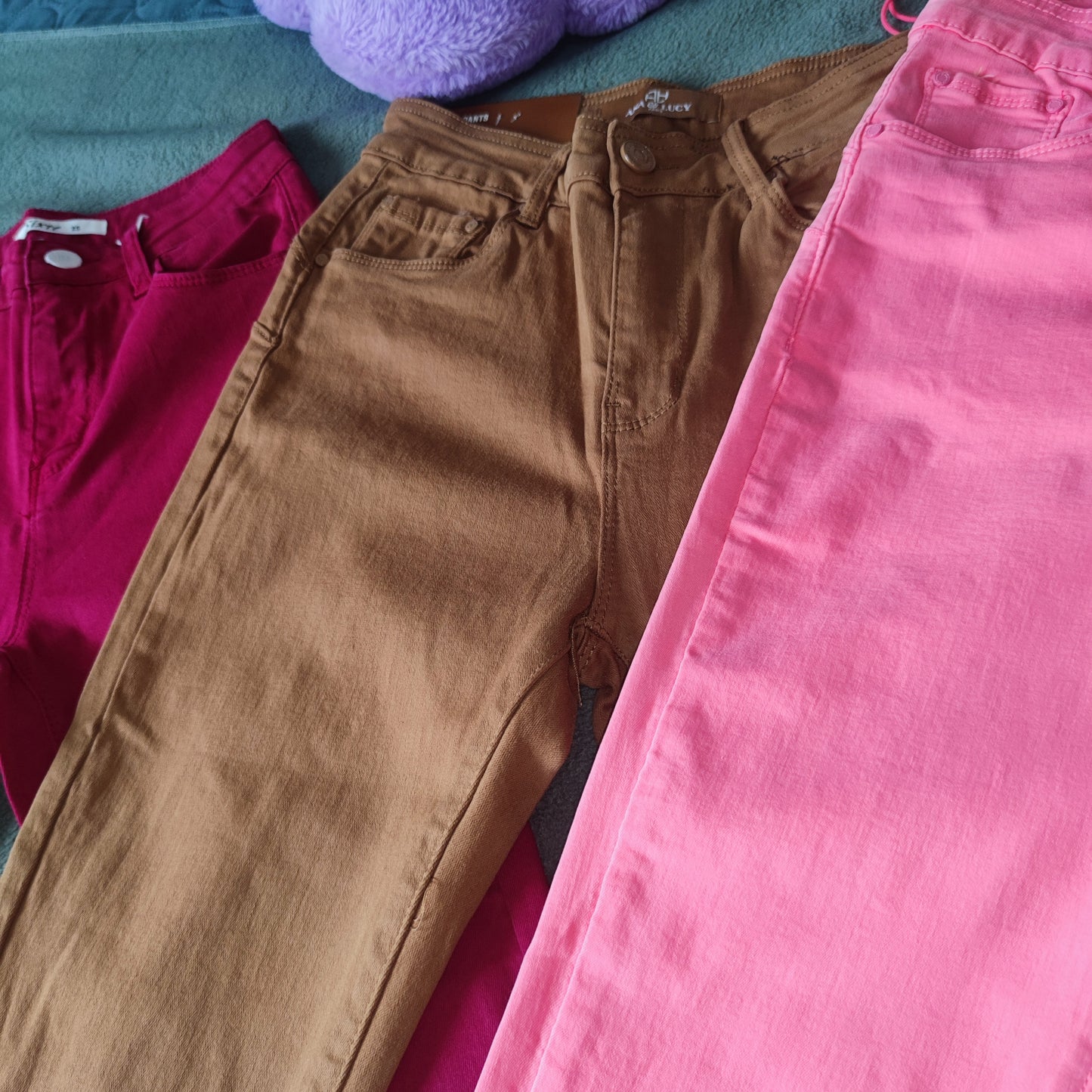 pantalónes ajustados para mujer de cintura alta, pantalón casual ideal para llevarlos a diario, pantalones unicolor de mezclilla