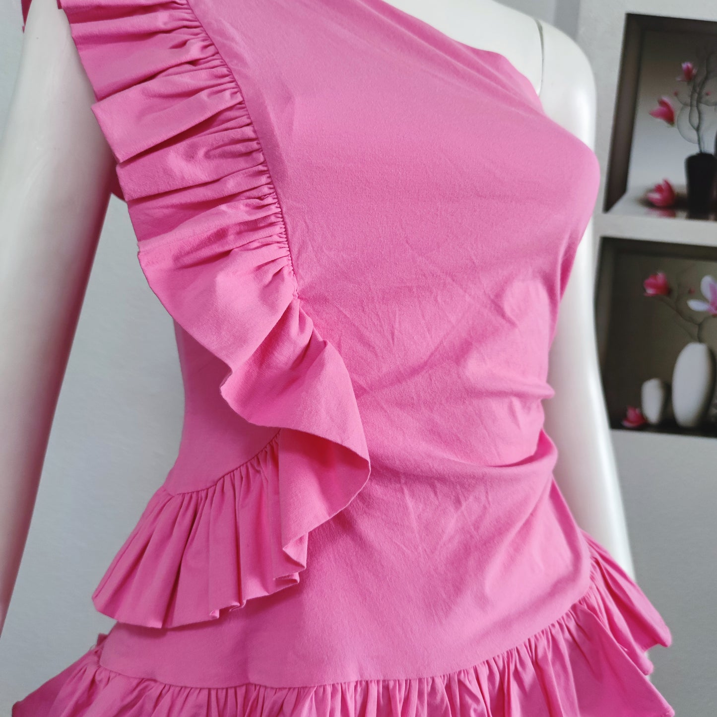 Vestido con escote en hombro izquierdo y fruncido lateral con diseño de volantes, vestido verano, elegante mujer
