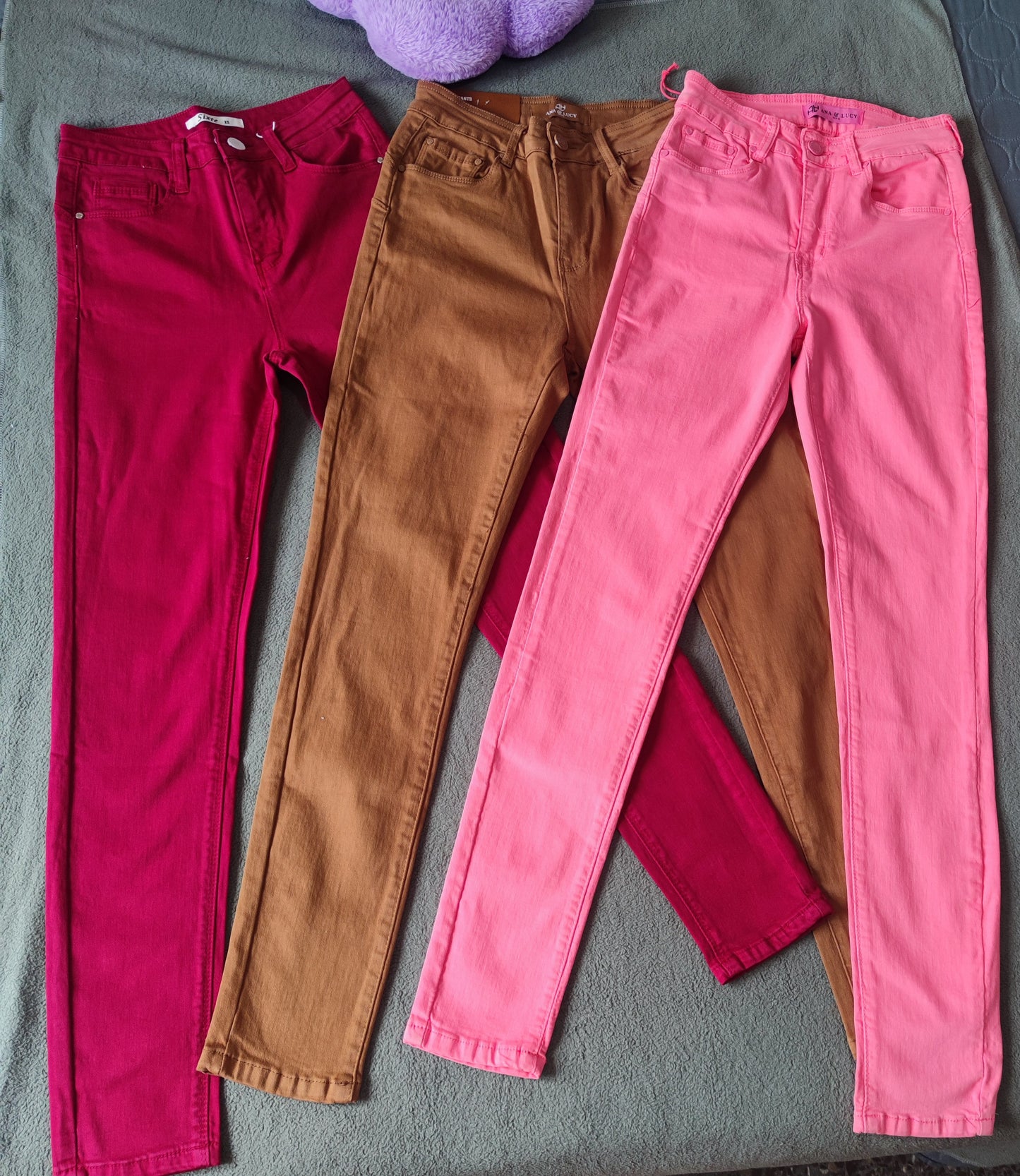 pantalónes ajustados para mujer de cintura alta, pantalón casual ideal para llevarlos a diario, pantalones unicolor de mezclilla