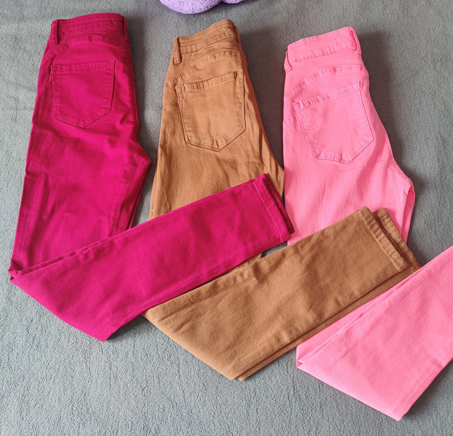 pantalónes ajustados para mujer de cintura alta, pantalón casual ideal para llevarlos a diario, pantalones unicolor de mezclilla