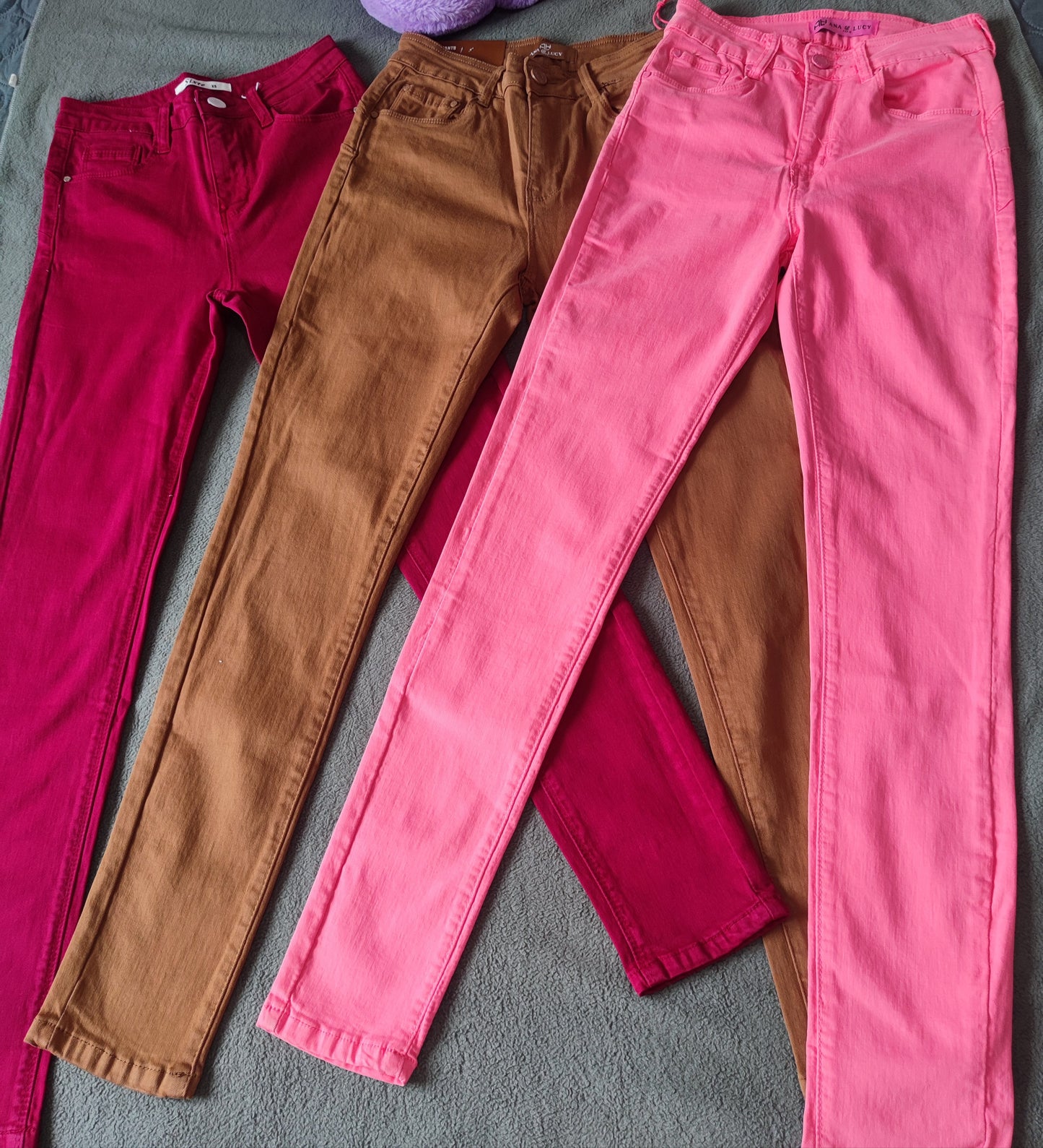 pantalónes ajustados para mujer de cintura alta, pantalón casual ideal para llevarlos a diario, pantalones unicolor de mezclilla
