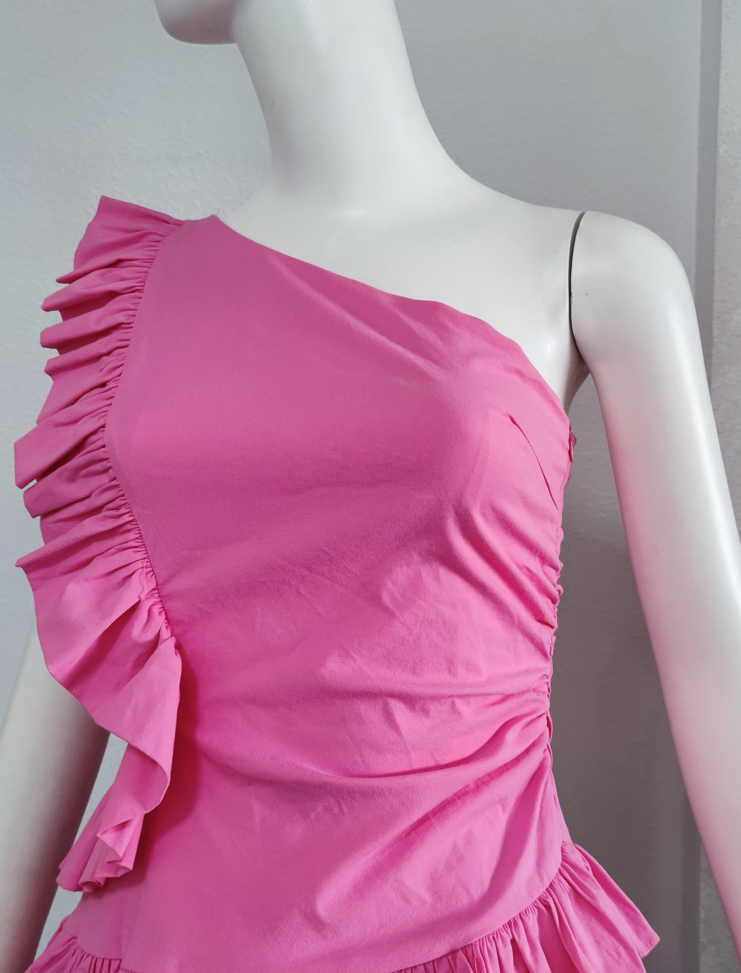 Vestido con escote en hombro izquierdo y fruncido lateral con diseño de volantes, vestido verano, elegante mujer