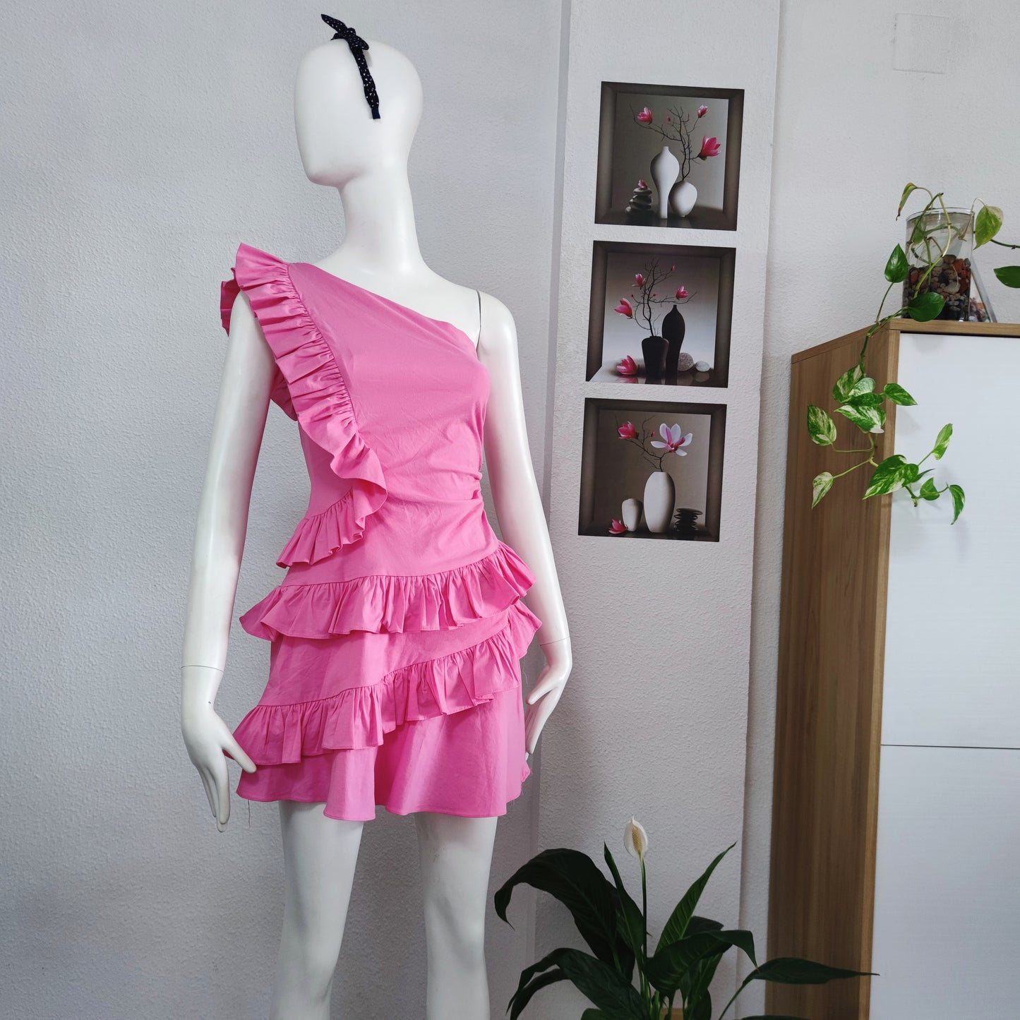 Vestido con escote en hombro izquierdo y fruncido lateral con diseño de volantes, vestido verano, elegante mujer