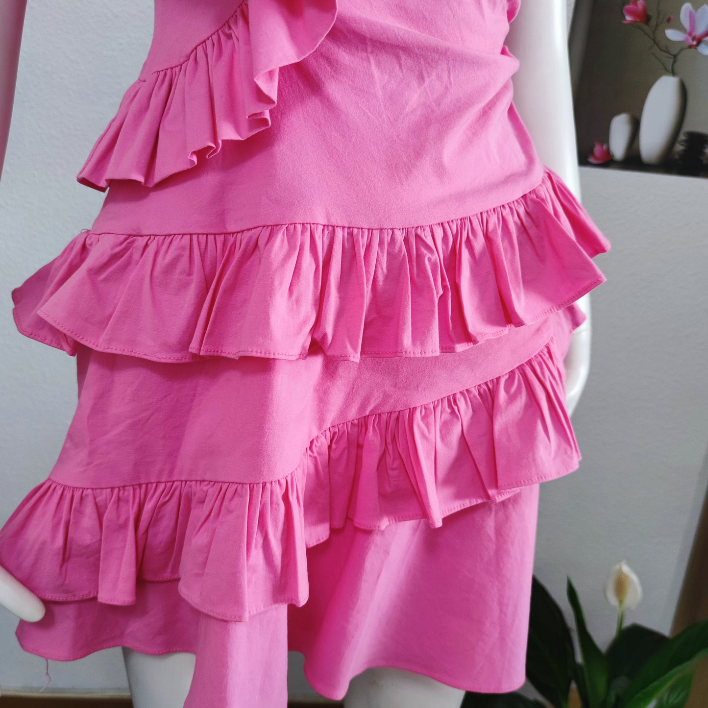 Vestido con escote en hombro izquierdo y fruncido lateral con diseño de volantes, vestido verano, elegante mujer