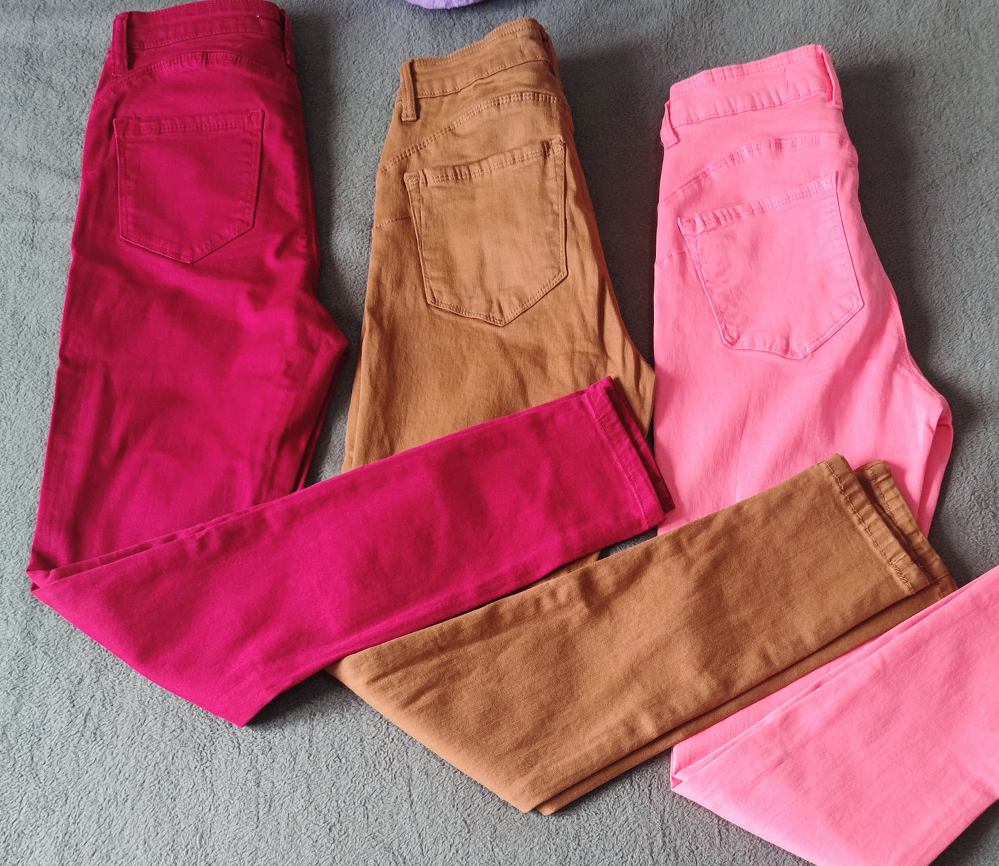 pantalónes ajustados para mujer de cintura alta, pantalón casual ideal para llevarlos a diario, pantalones unicolor de mezclilla