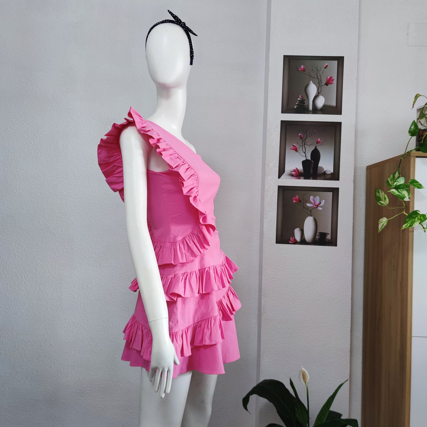 Vestido con escote en hombro izquierdo y fruncido lateral con diseño de volantes, vestido verano, elegante mujer