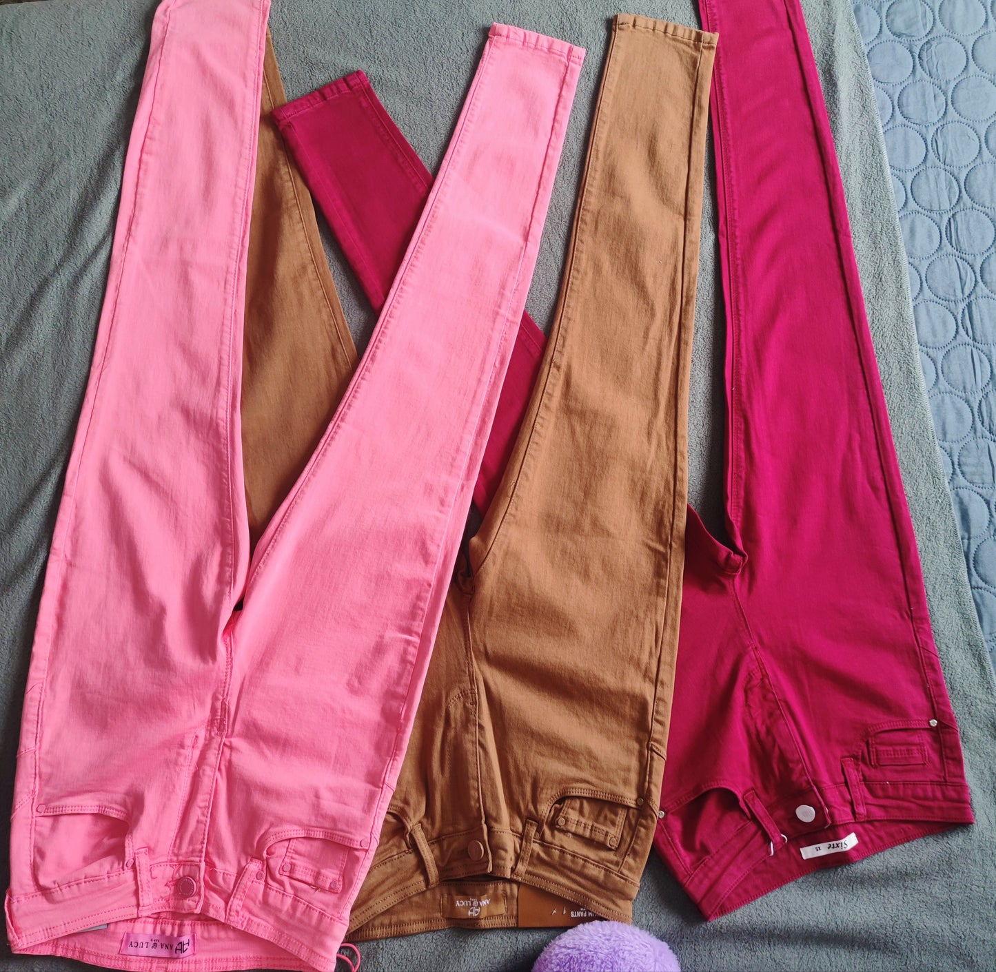 pantalónes ajustados para mujer de cintura alta, pantalón casual ideal para llevarlos a diario, pantalones unicolor de mezclilla