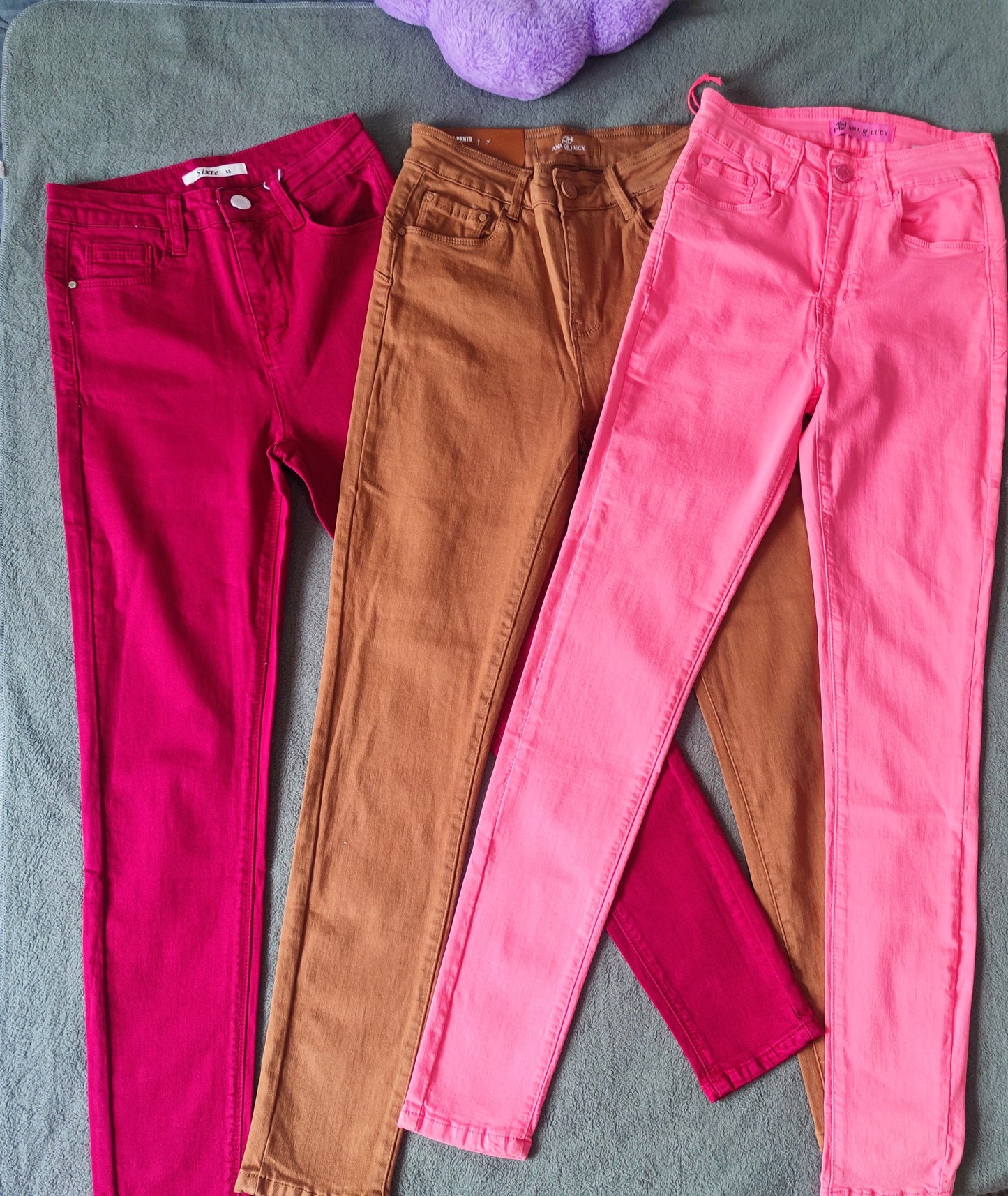 pantalónes ajustados para mujer de cintura alta, pantalón casual ideal para llevarlos a diario, pantalones unicolor de mezclilla