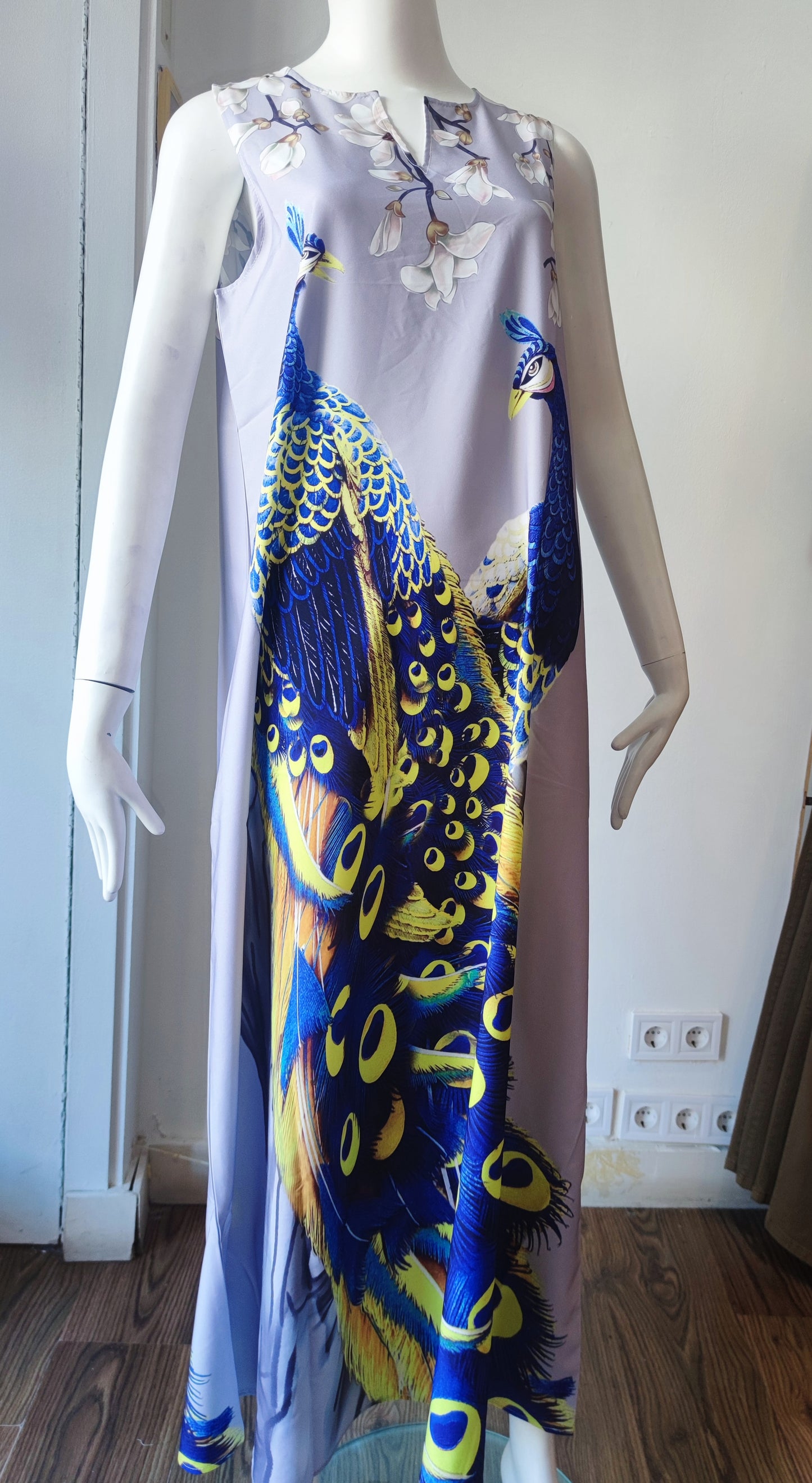 Vestido liso con estampado de pavorreal 🦚