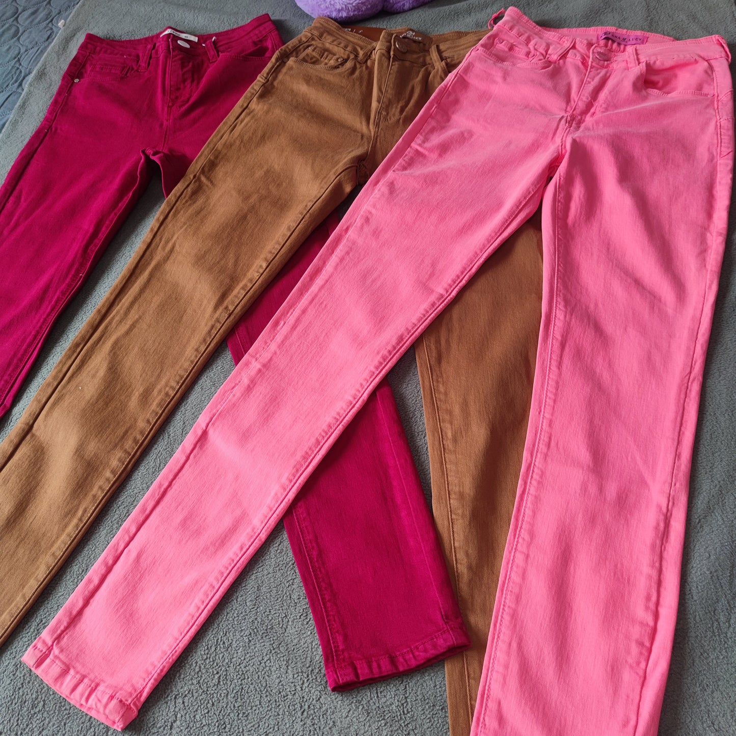 pantalónes ajustados para mujer de cintura alta, pantalón casual ideal para llevarlos a diario, pantalones unicolor de mezclilla