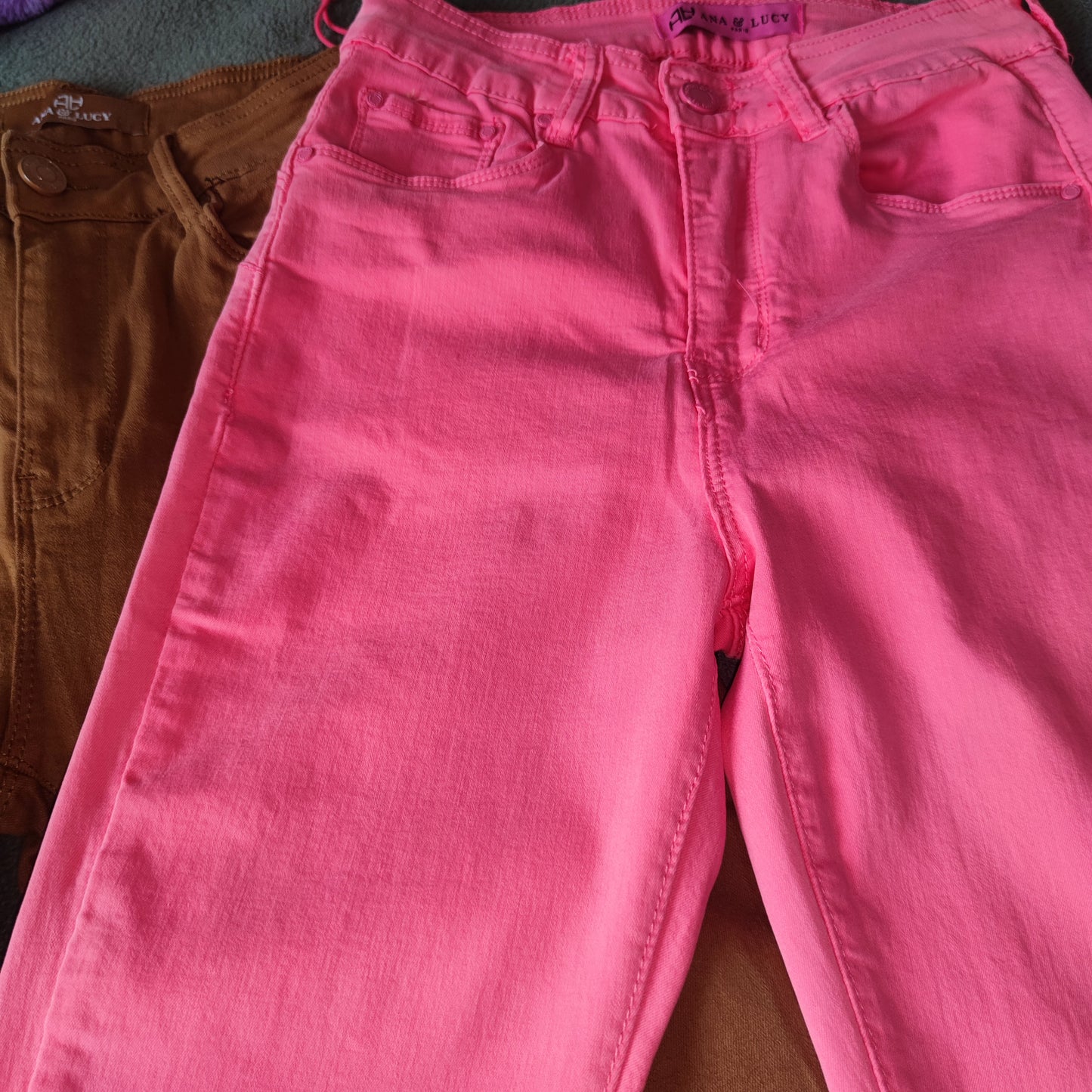 pantalónes ajustados para mujer de cintura alta, pantalón casual ideal para llevarlos a diario, pantalones unicolor de mezclilla
